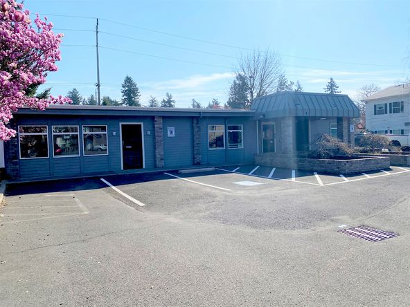 NEWLY REMODELED MEDICAL &/OR OFFICE SPACE: 800 SE 181st Ave, Portland, OR 97233